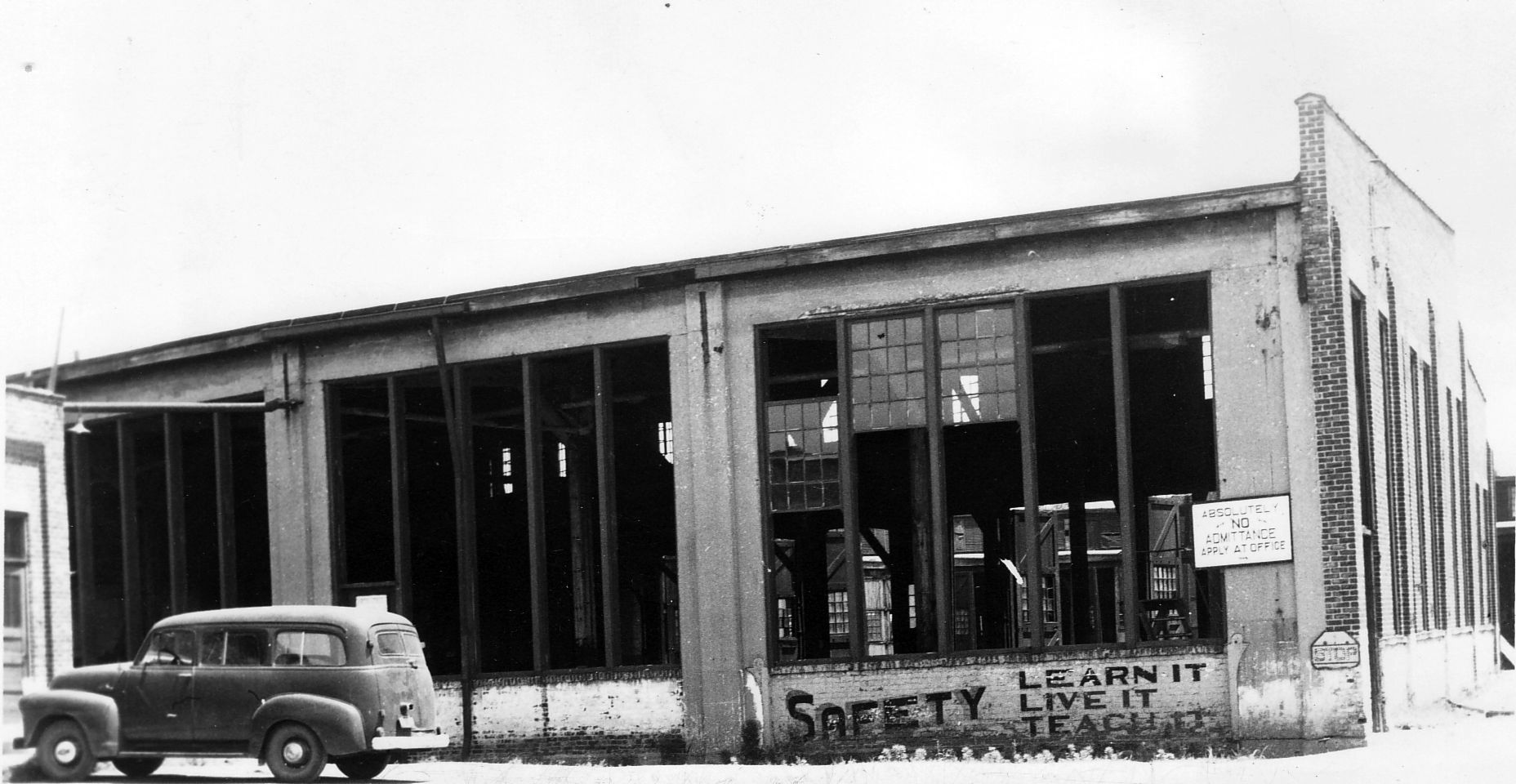 Clinton roundhouse 1959.jpg